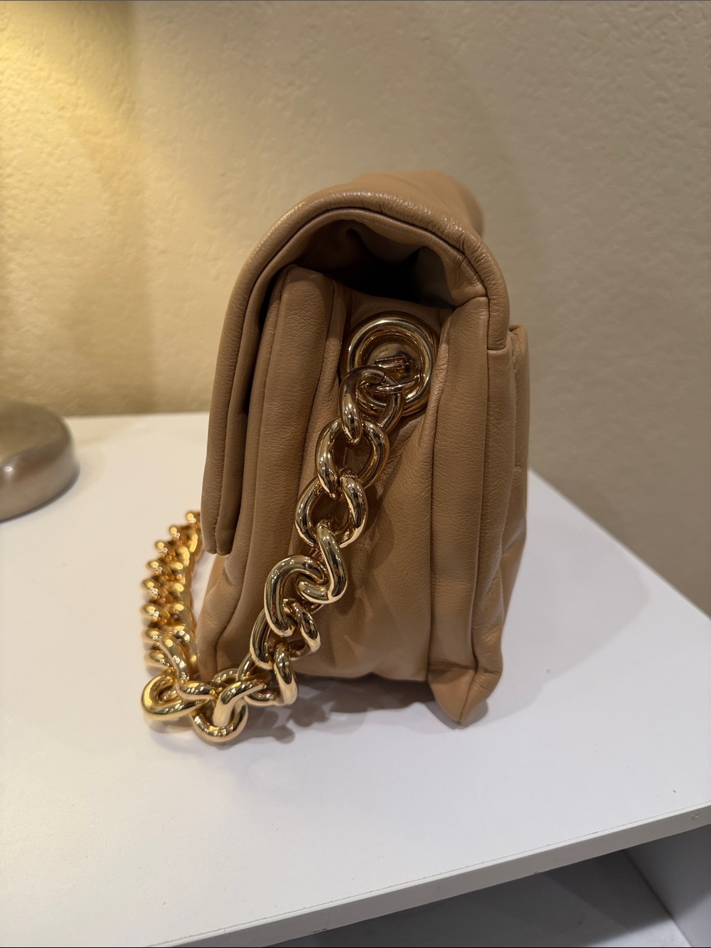 Marc Jacobs Camel Leather Shoulder Bag with Gold Chain - Picture 7 of 13